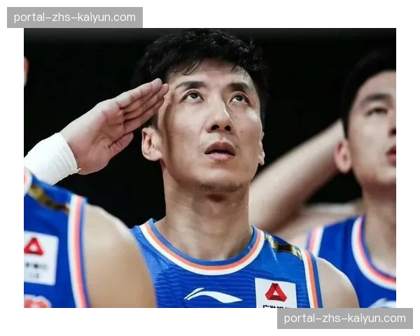 特写瞬间:四川金强结束漫长连败,更衣室老将韩硕被年轻队员抛起庆祝 特写瞬间:四川金强结束漫长连败,更衣室老将韩硕被年轻队员抛起庆祝